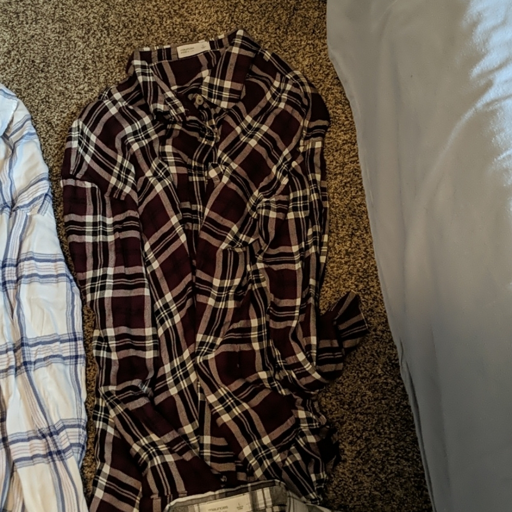 Maurices flannels - Picture 3 of 4